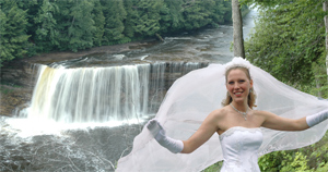Weddings at the Tahquamenon Falls State Park in Michigan